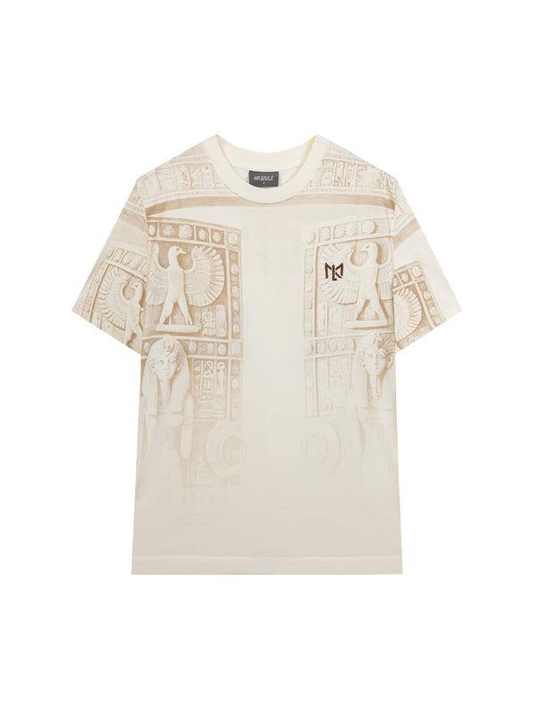Camiseta blanca con estampado beige y logo bordado en el pecho